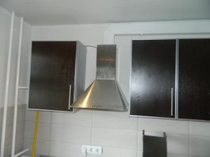 Установка вытяжки на кухне в Кирове